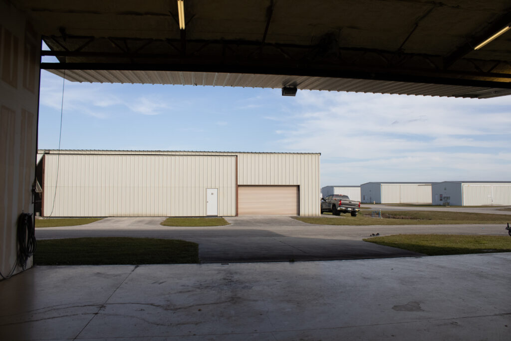 Extra large hangar for elite pilots